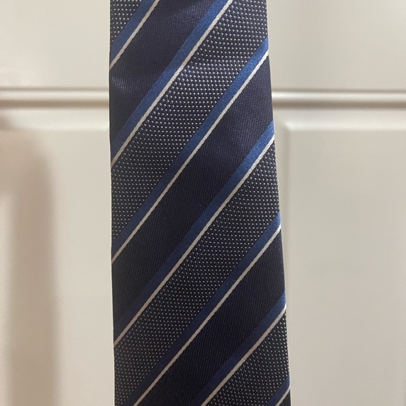 Armani Collezioni Tie Blue and Gray stripe Sz OS - Picture 5 of 11